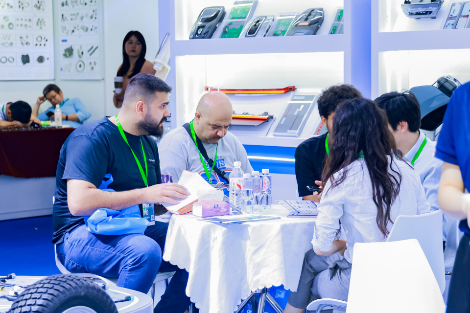 APES Auto Parts Exhibition visitors