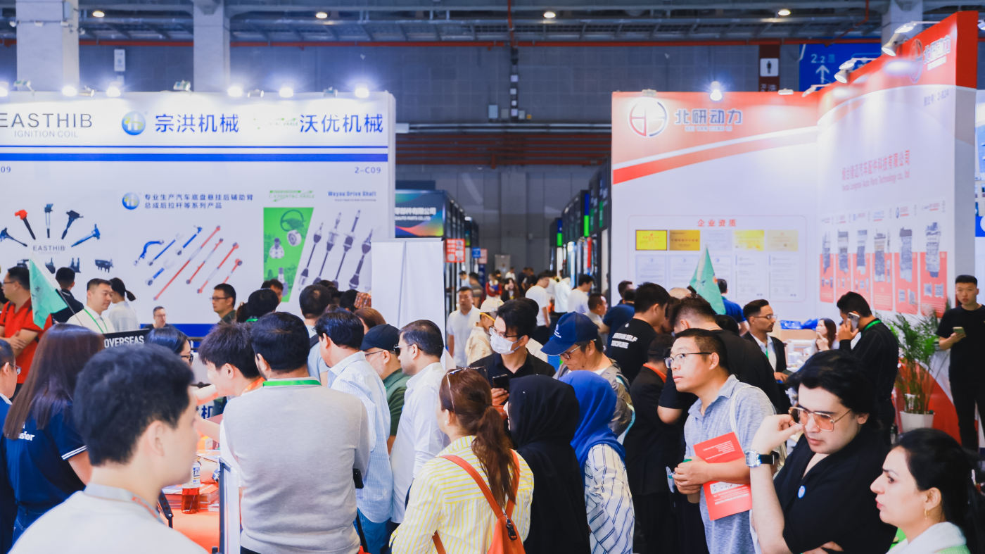 Professional buyers sourcing at the APES auto parts expo